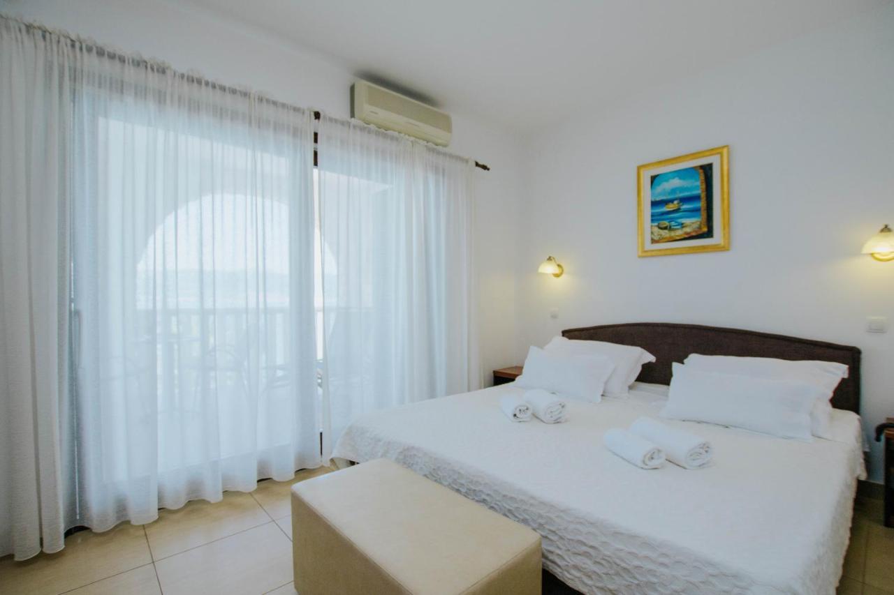 Hotel Vila Tina Arbanija Luaran gambar