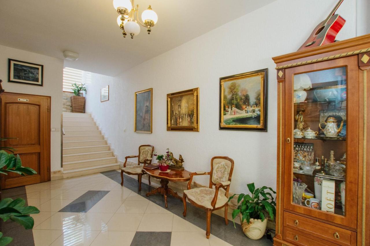 Hotel Vila Tina Arbanija Luaran gambar
