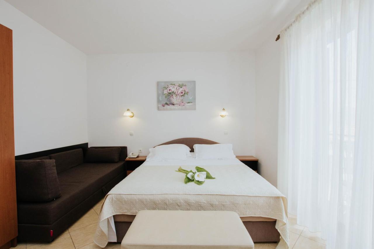 Hotel Vila Tina Arbanija Luaran gambar