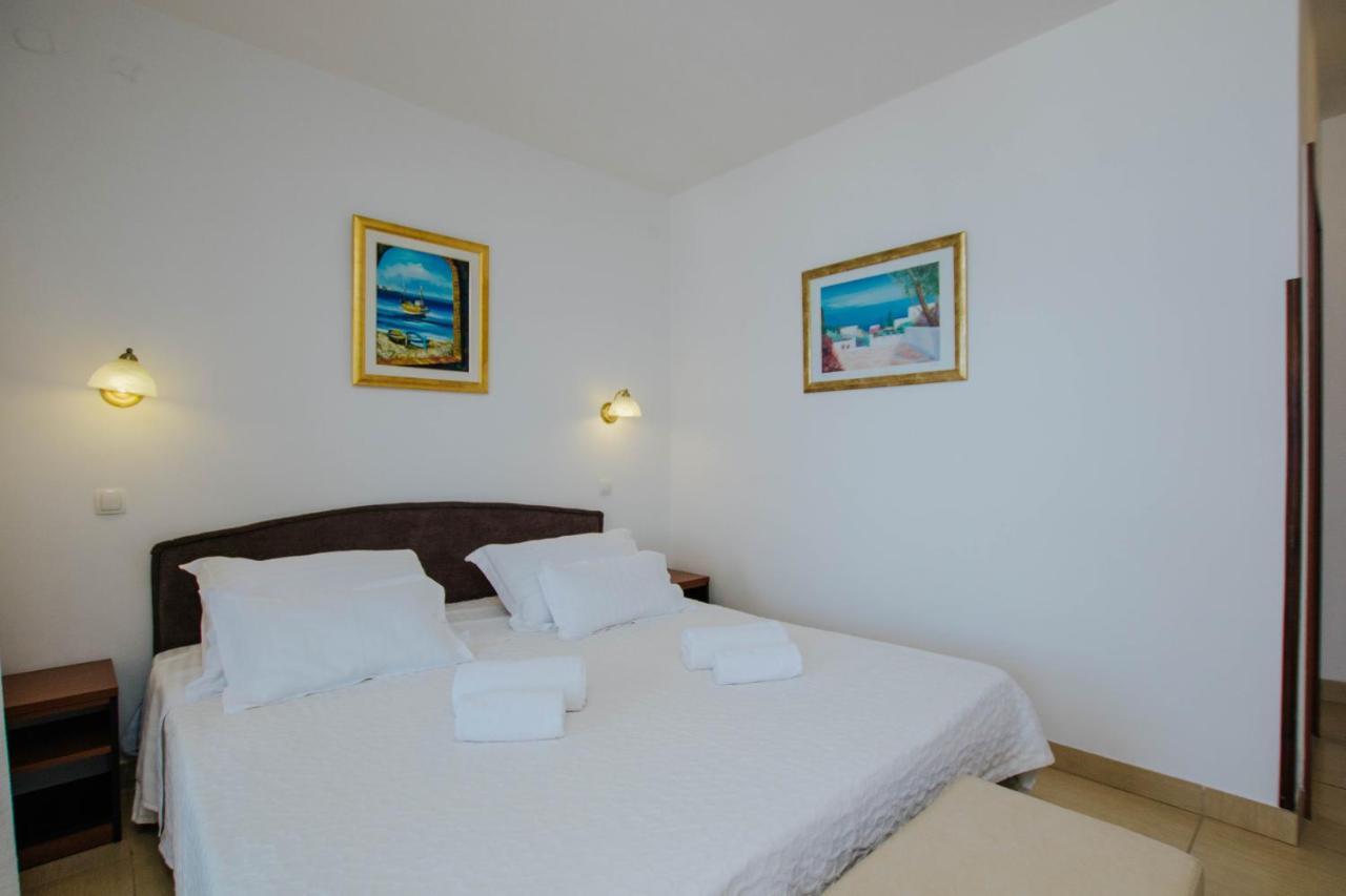 Hotel Vila Tina Arbanija Luaran gambar