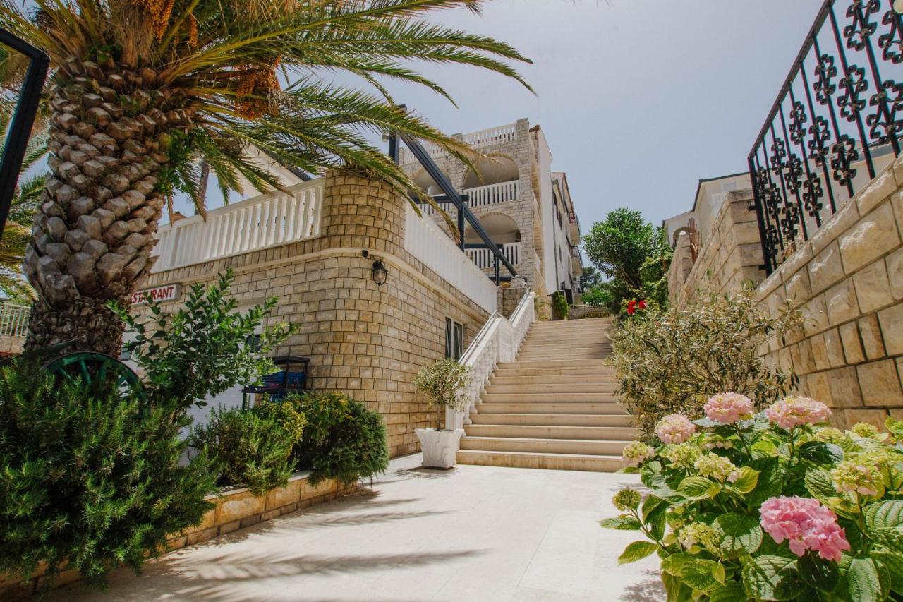 Hotel Vila Tina Arbanija Luaran gambar