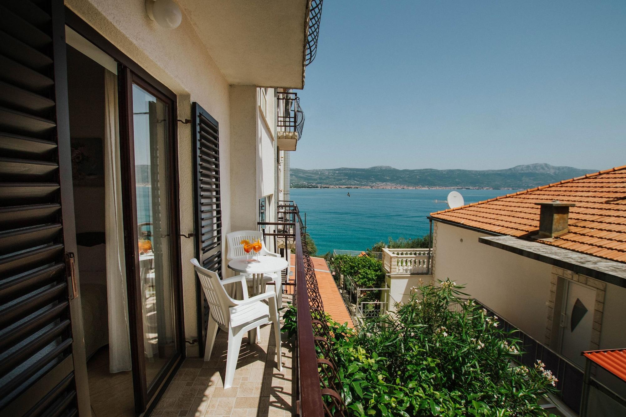 Hotel Vila Tina Arbanija Luaran gambar