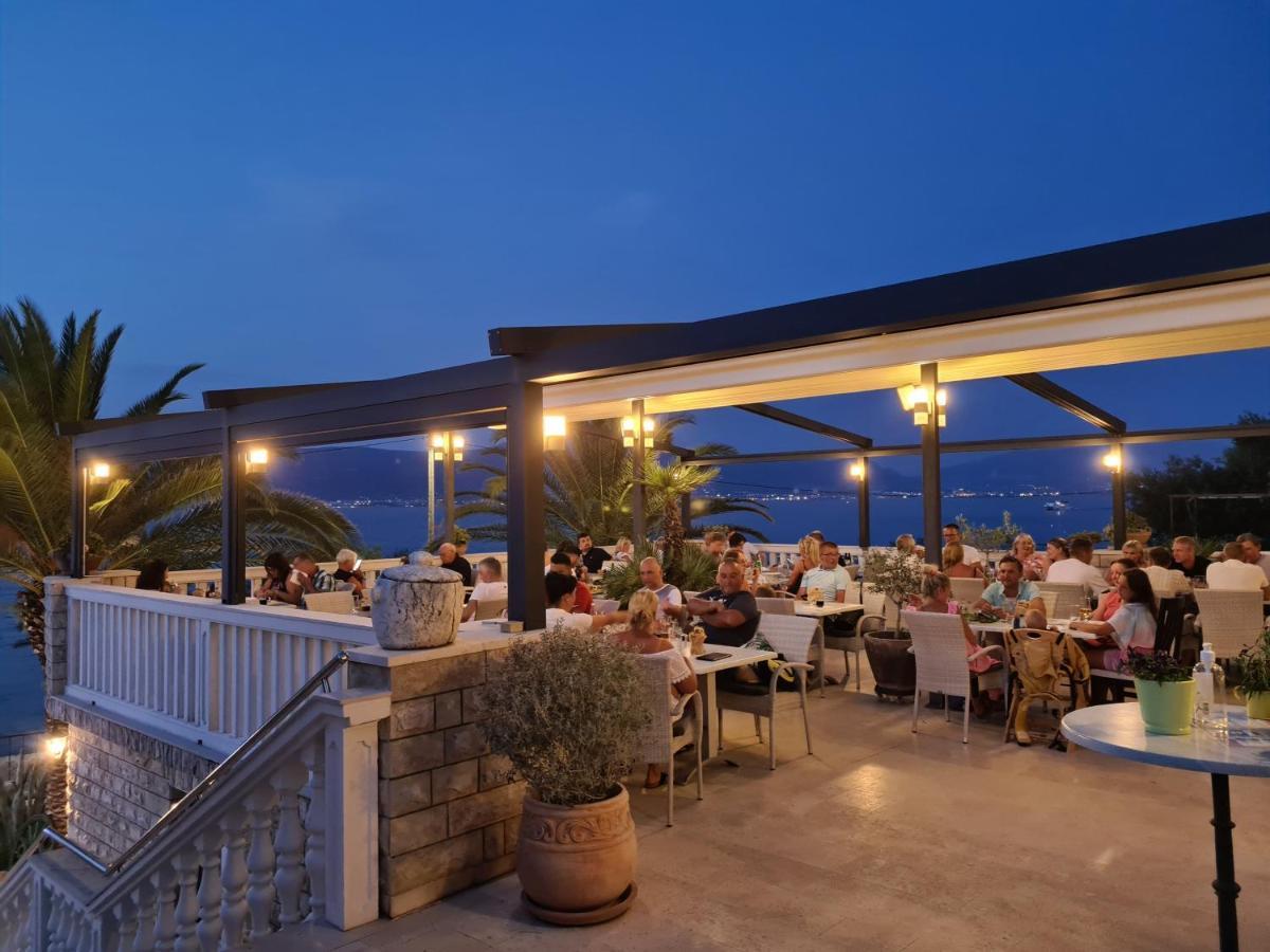 Hotel Vila Tina Arbanija Luaran gambar