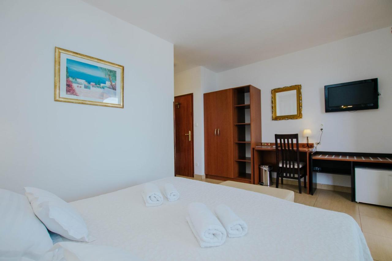 Hotel Vila Tina Arbanija Luaran gambar