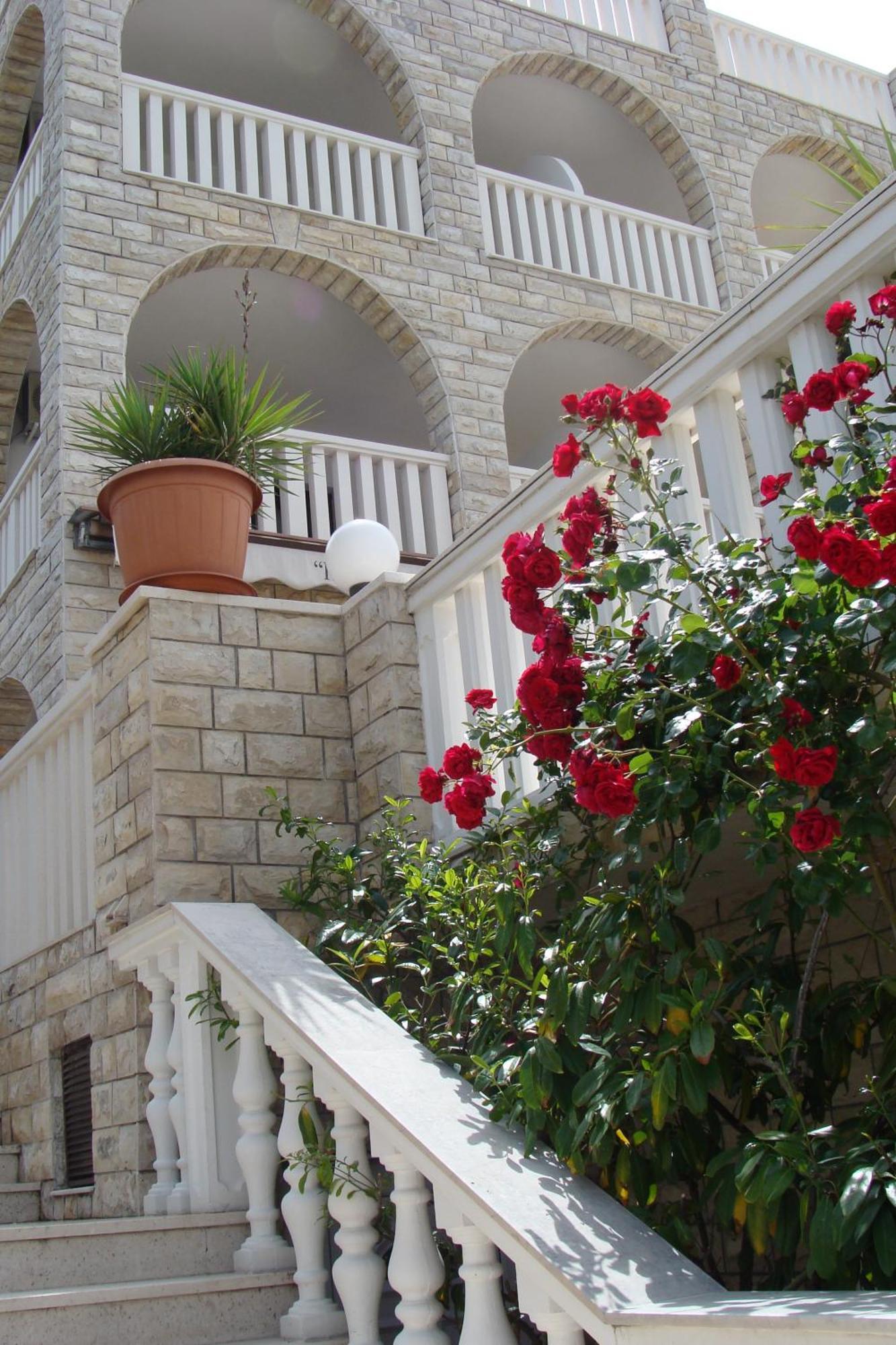 Hotel Vila Tina Arbanija Luaran gambar