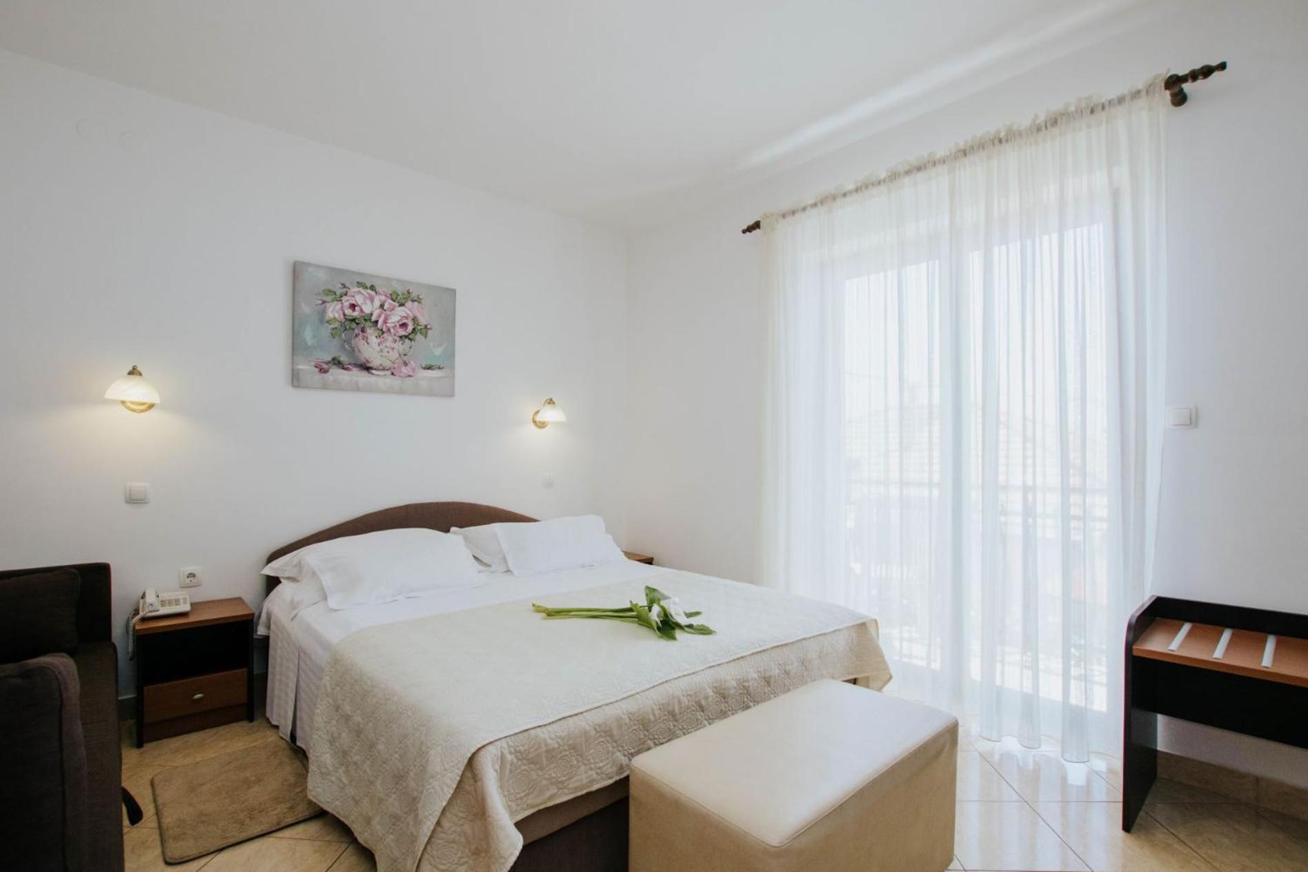 Hotel Vila Tina Arbanija Luaran gambar
