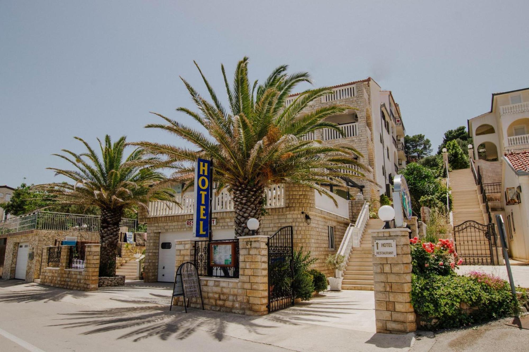 Hotel Vila Tina Arbanija Luaran gambar