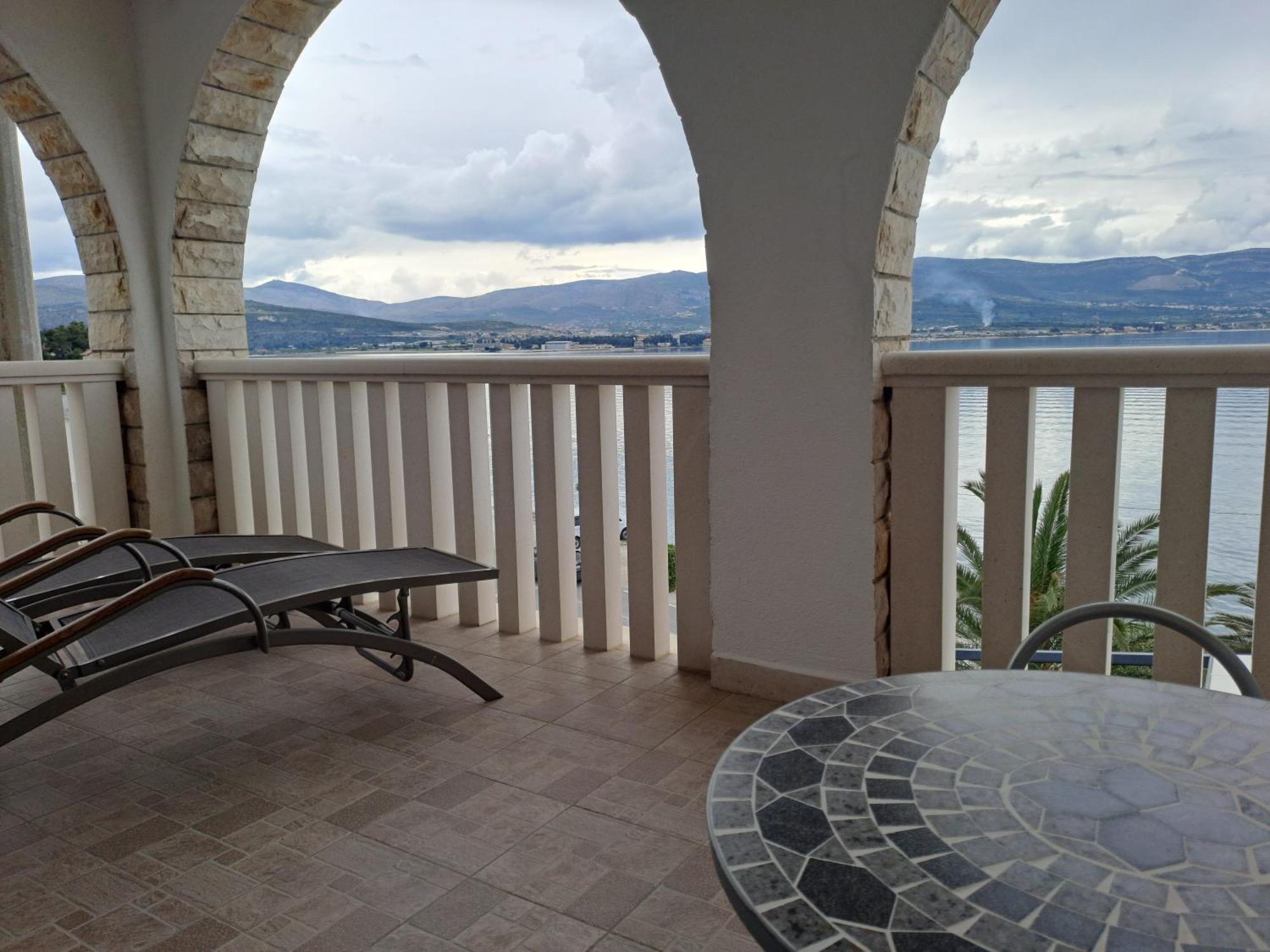 Hotel Vila Tina Arbanija Luaran gambar