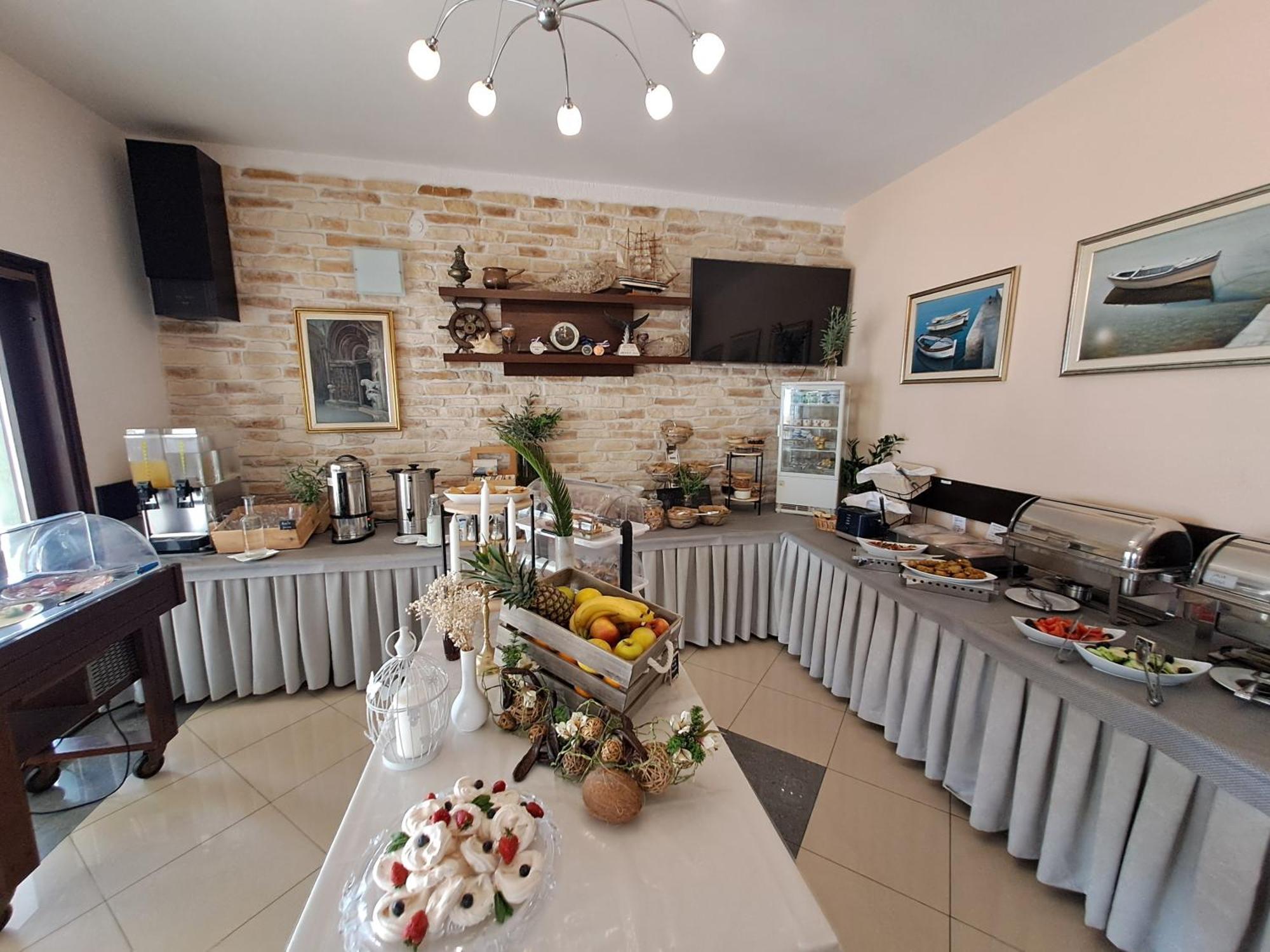 Hotel Vila Tina Arbanija Luaran gambar