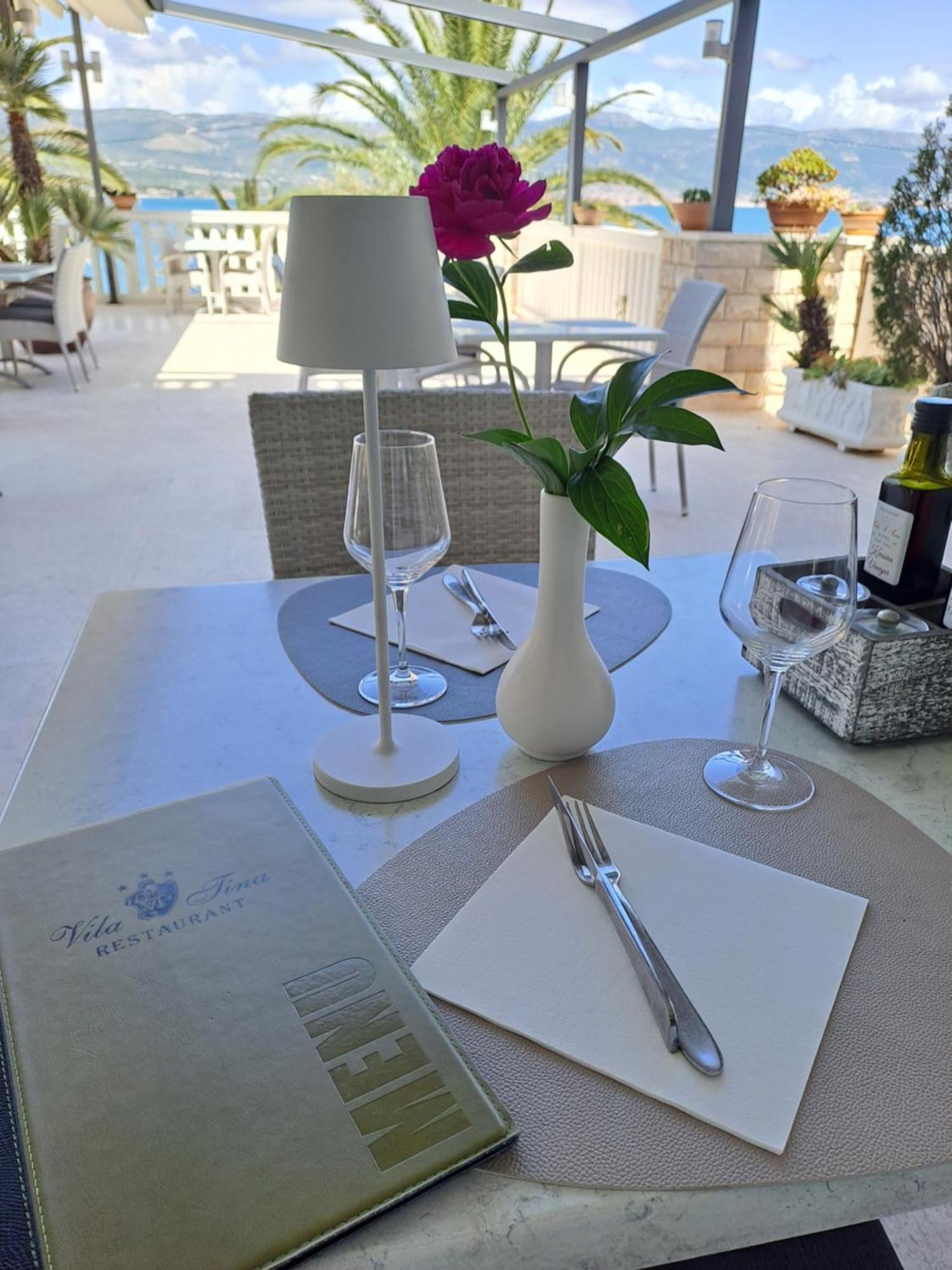 Hotel Vila Tina Arbanija Luaran gambar