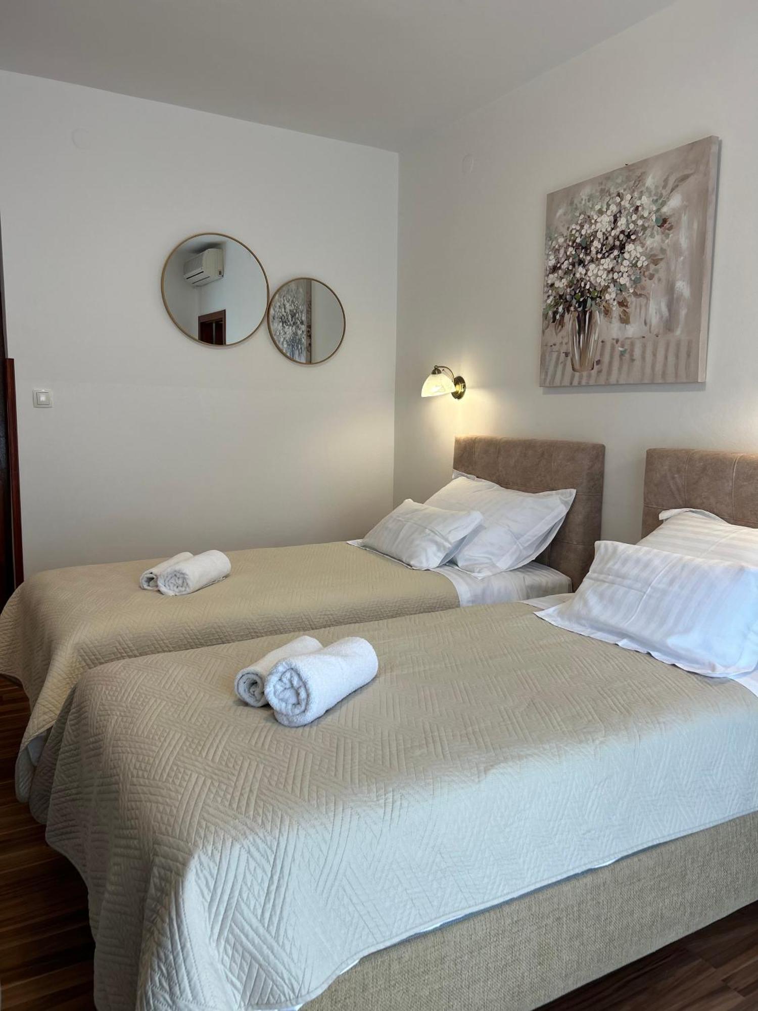 Hotel Vila Tina Arbanija Luaran gambar