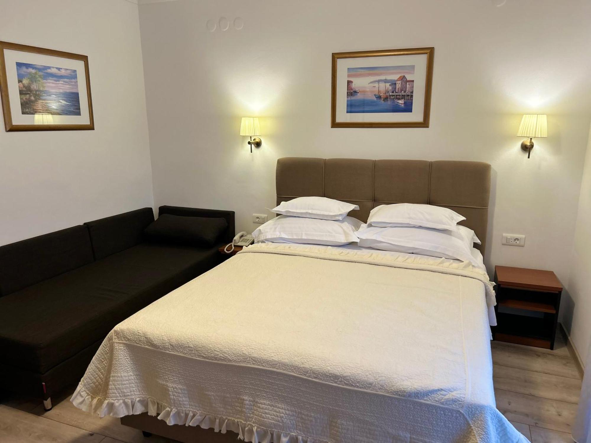 Hotel Vila Tina Arbanija Luaran gambar