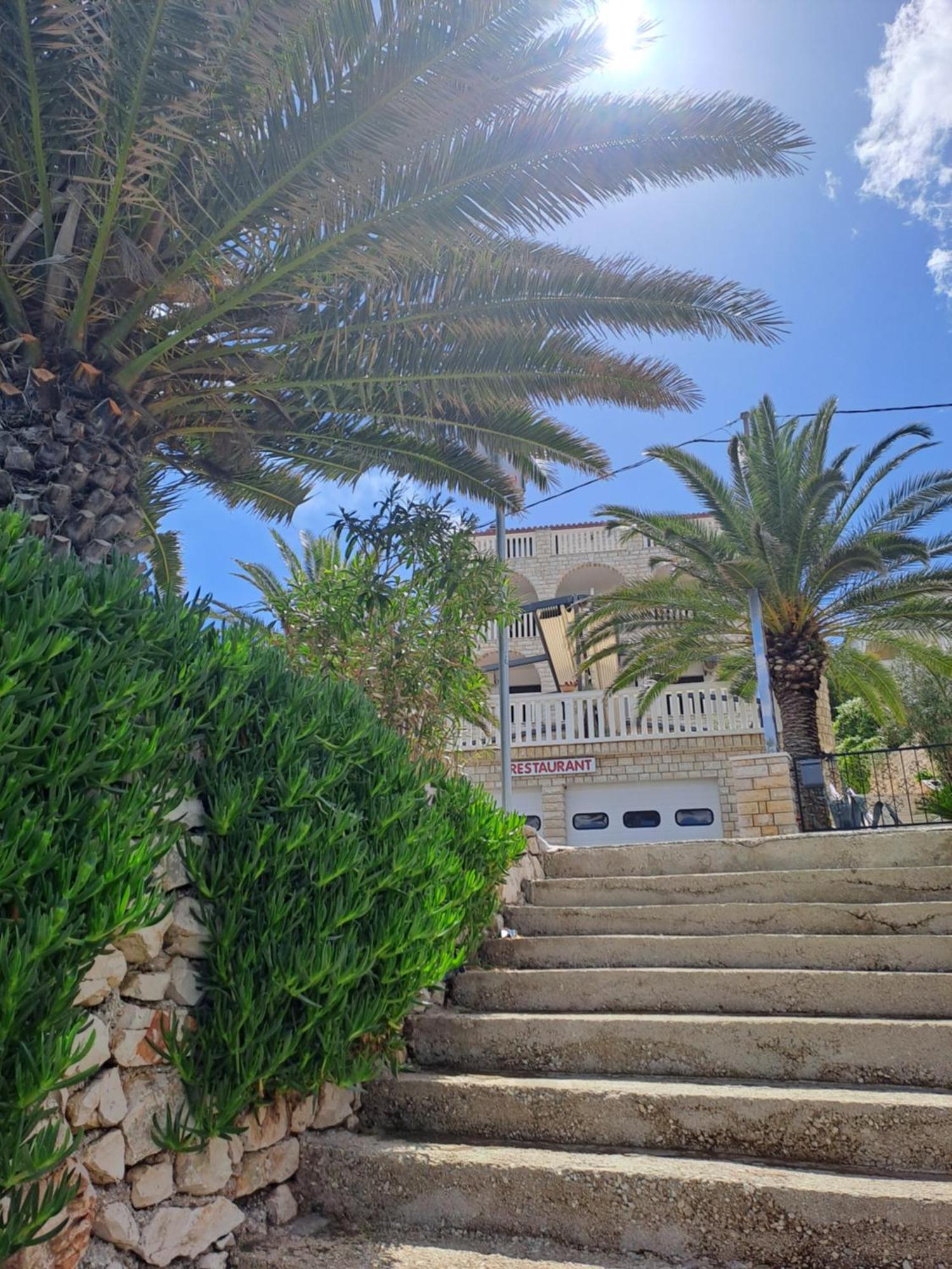 Hotel Vila Tina Arbanija Luaran gambar