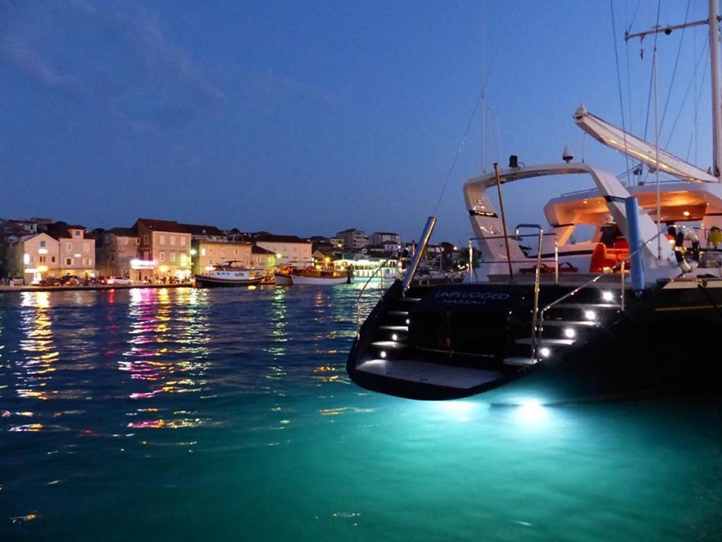 Hotel Vila Tina Arbanija Luaran gambar