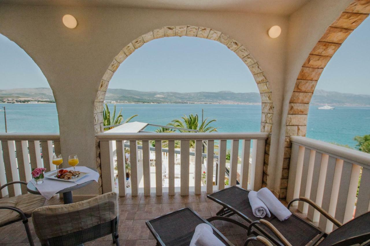 Hotel Vila Tina Arbanija Luaran gambar