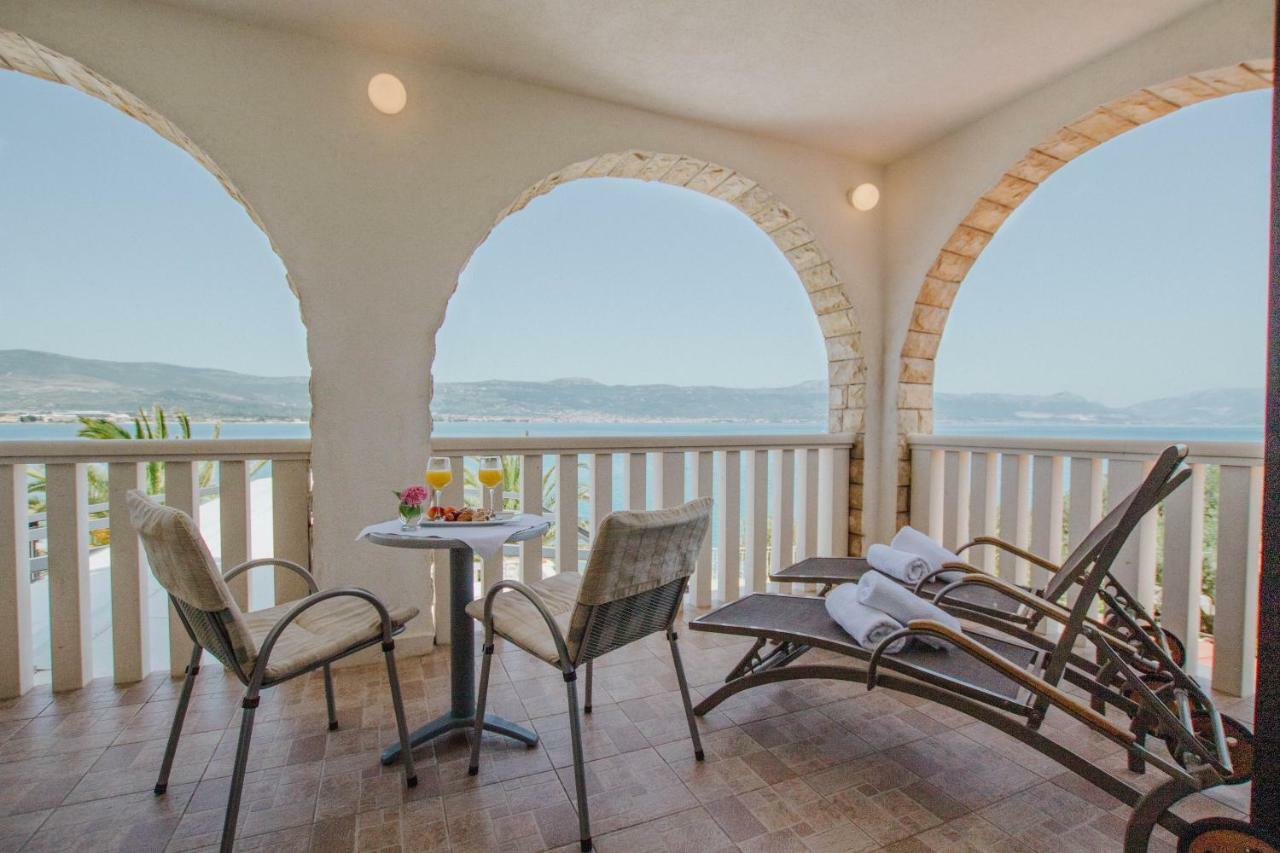 Hotel Vila Tina Arbanija Luaran gambar