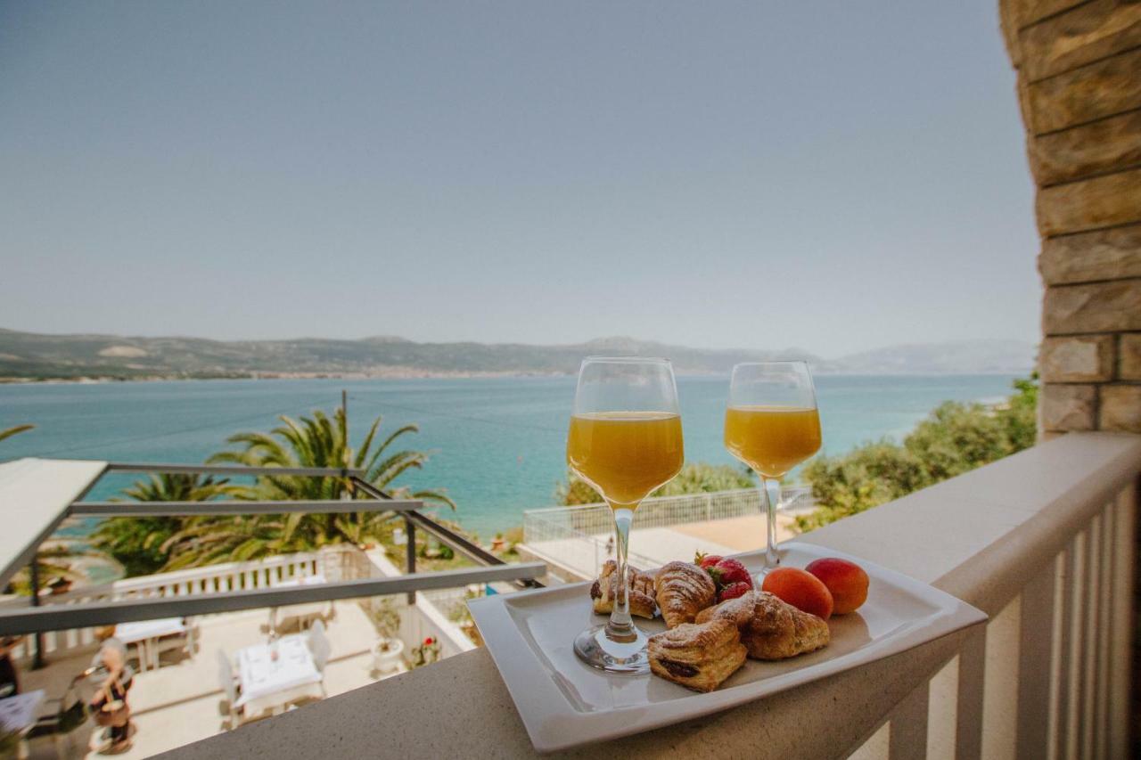 Hotel Vila Tina Arbanija Luaran gambar