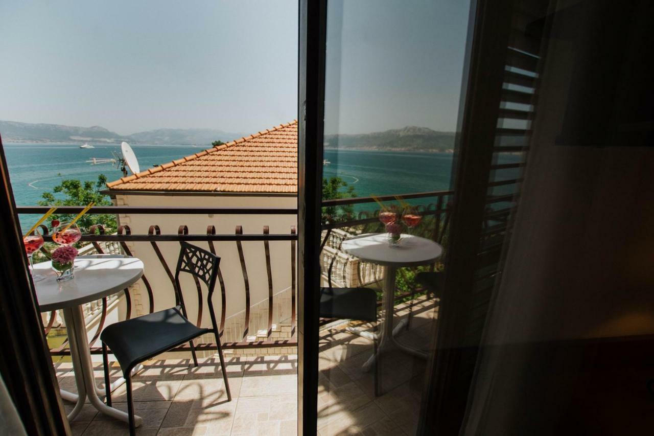 Hotel Vila Tina Arbanija Luaran gambar